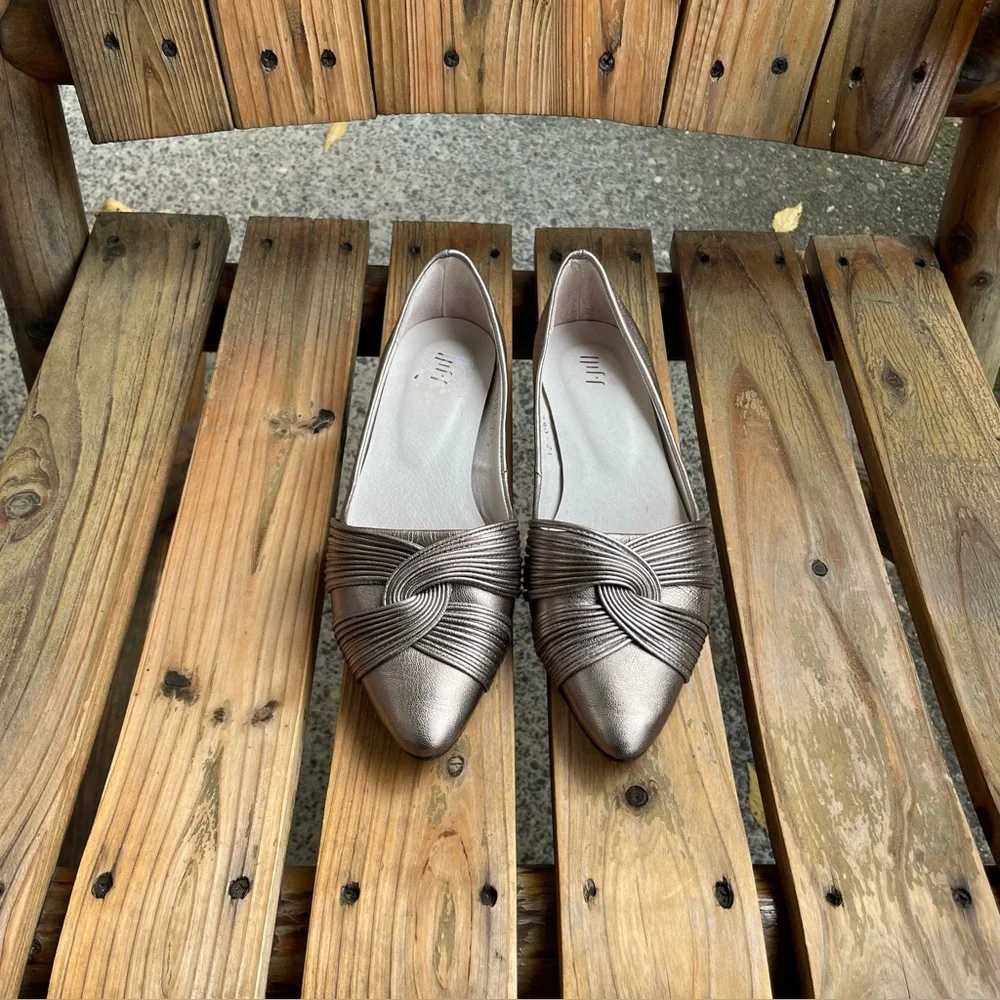 J. Jill Metallic Silver Leather Flats Womens Size 7.5 Pointed Toe Slip On